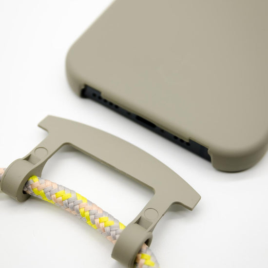 Handyhülle mit Band, Handyhülle mit Kette, Handyhülle nachhaltig, Handyhülle iphone, taupe grau