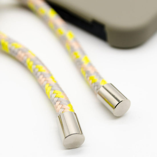 Handyhülle mit Band, Handyhülle mit Kette, Handyhülle nachhaltig, Handyhülle iphone, taupe grau